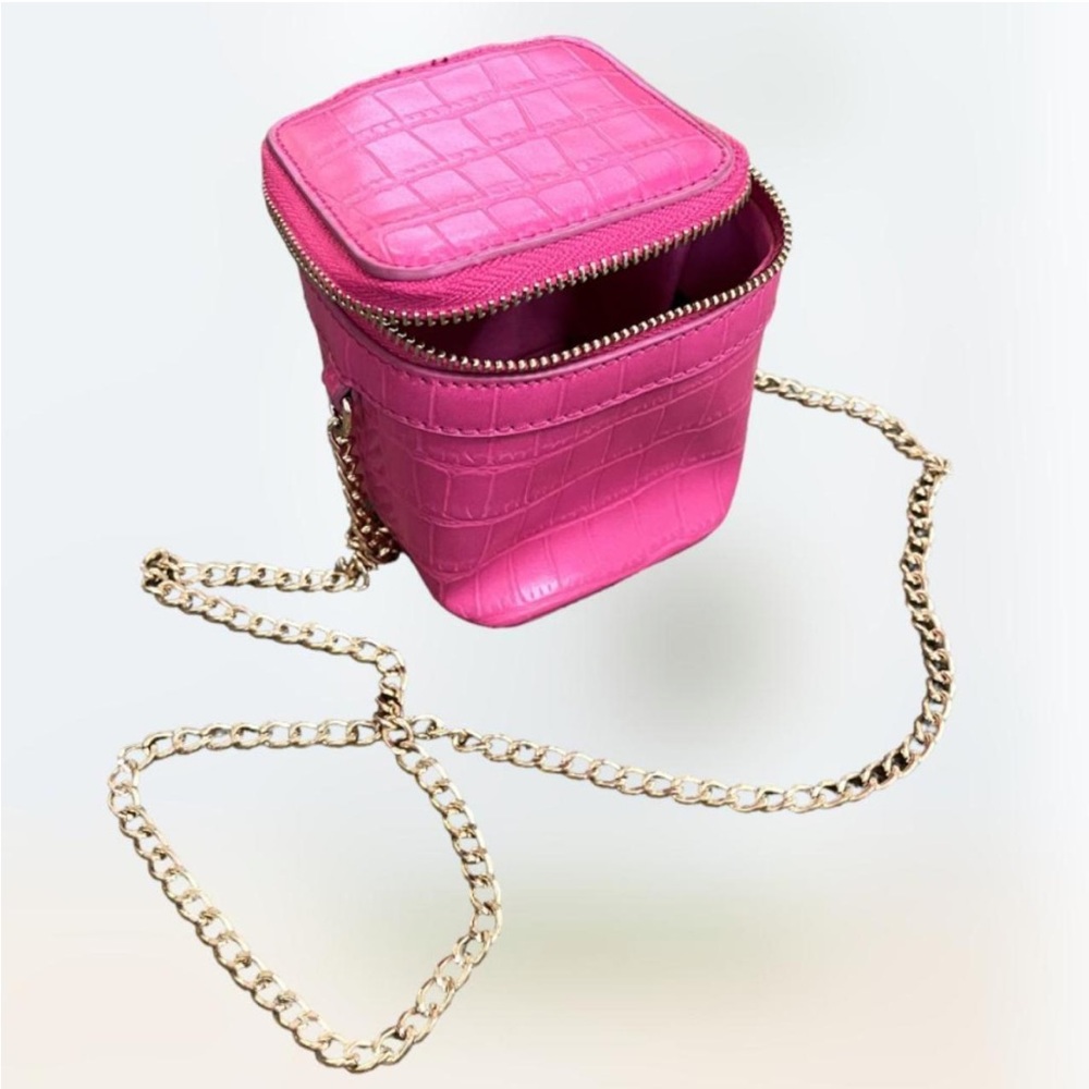 Crossi Small pink grasso excellent condition does not fit phone